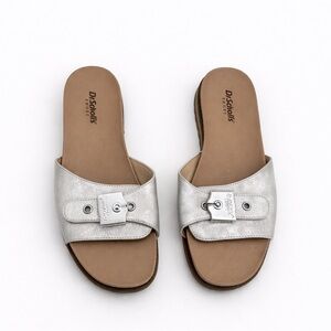 Dr. Scholl's Island Icon Sandals Silver Metallic Size 6.5M Classic Buckle
